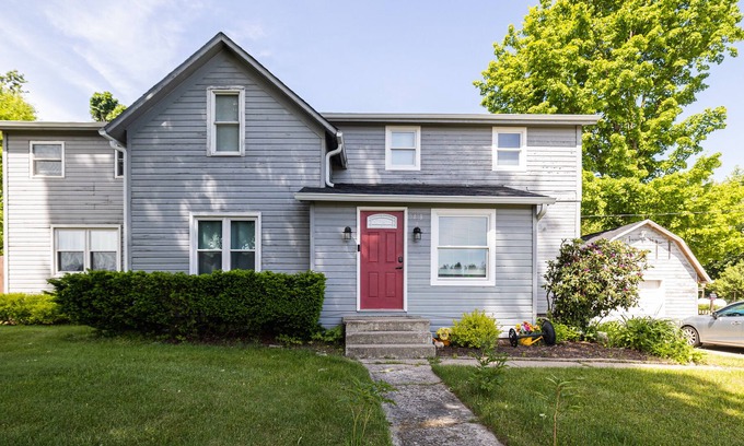 Grand Junction Other | Family friendly country farmhouse on the outskirts of South Haven