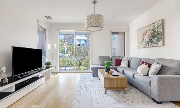 Maidstone House | Family-Friendly Home with Alfresco Patio & BBQ