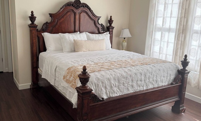 Cobham House | Family-friendly home with kitchen, laundry, and spacious outdoor area.