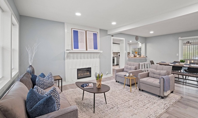 Fort Mill House | Family friendly House. 5 Minutes to Ballantyne Shopping and Retail
