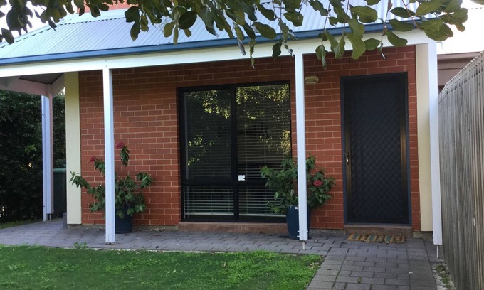 Richmond House | Family-friendly three bedroom townhouse in central Adelaide