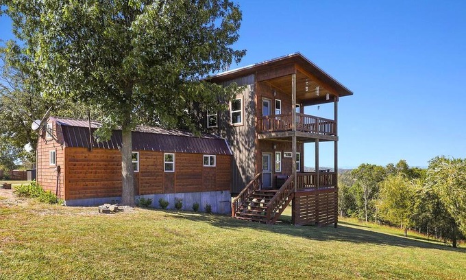 Eureka Springs House | Family-Friendly Cabin with Hot Tub in the Ozark Mountains and nearby Beaver Lake, Eureka Springs