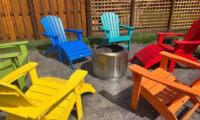 Huron House | Family Getaway to Lake Erie with Private Beach Access