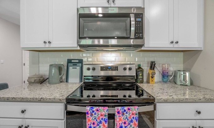 Tallahassee House | Family&Group Getaway - 4BR Tallahassee Home for 10