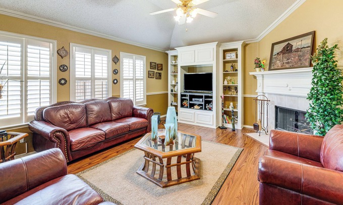 Forney House | Family Home Near I-80 in Suburban Dallas Sidekick