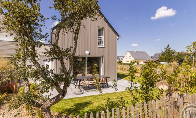 Portbail Cottage | Family house in Portbail with parking, near beach