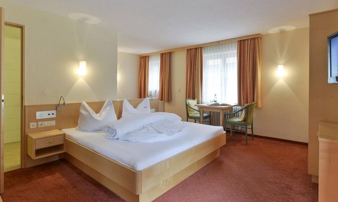 Damuels House | Family room with half board - Berghotel Madlener