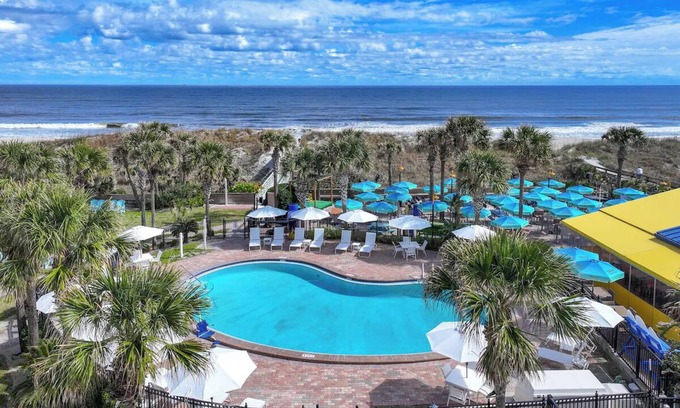 Atlantic Beach Hotel | Family Seaside Haven: 3 Comfortable Rooms | Outdoor Pool | Pet-Friendly
