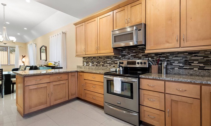 Adelaide Condo | Family Vacation, Big Condo, 4BDR, ALBANY RESORT