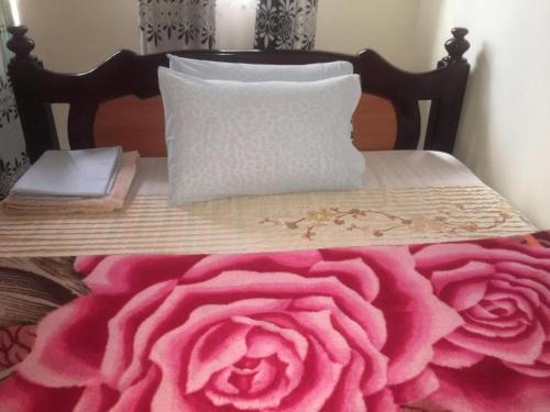 Lira House | Famko Hotel - Sleeps 24 - Parking - Garden