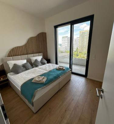 Nivy Apartment | Fancy 2BR & 1LR Apartment Panoramic Sky View