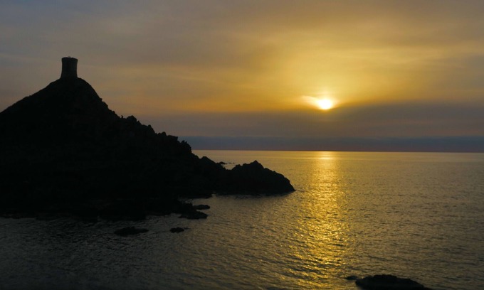 Corse-du-Sud Apartment | Fancy a bit of sunshine?=nice studio 100m from the beach+heated pool +parking+wifi