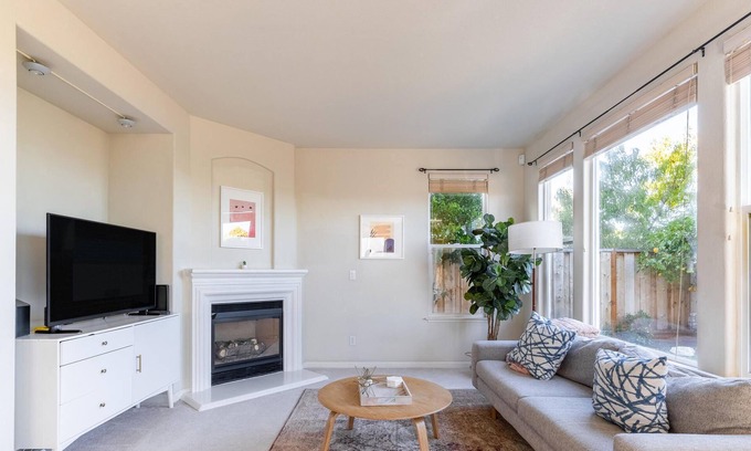 Newark House | Fantastic 4BR House in Newark w/ Outdoor Area