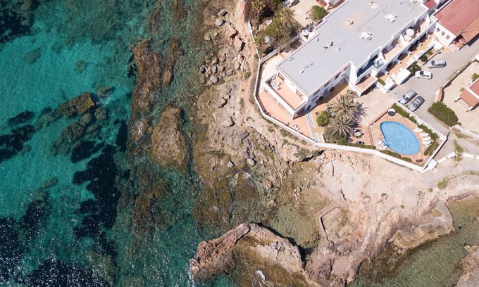 Es Canar Apartment | Fantastic Apartment by the Sea with Air Conditioning, Wi-Fi, Pool & Terrace