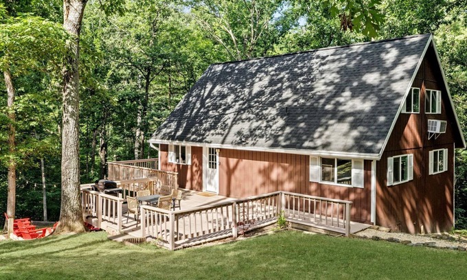 Ridgeway Cabin | Fantastic Cabin with Barbecue and Hot-tub in Gerrardstown, West Virginia