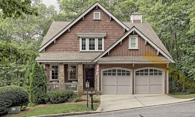 Clayton House | Fantastic home in Waterfall Country Club Clayton, GA av for leases over 31 days