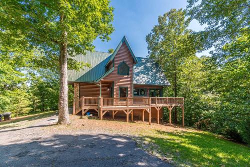 Cleveland House | Fantastic Pet Friendly Cabin with Hot-tub and Barbecue in Cleveland, Georgia