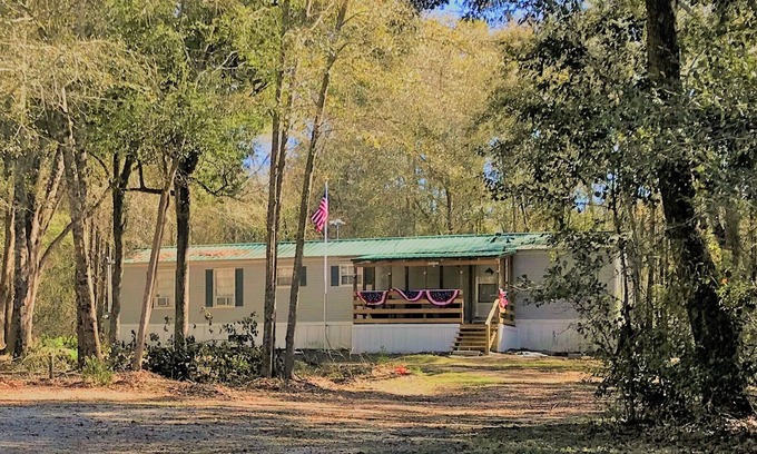 Live Oak House | Farm/Woods stay, 3 miles from Live Oak