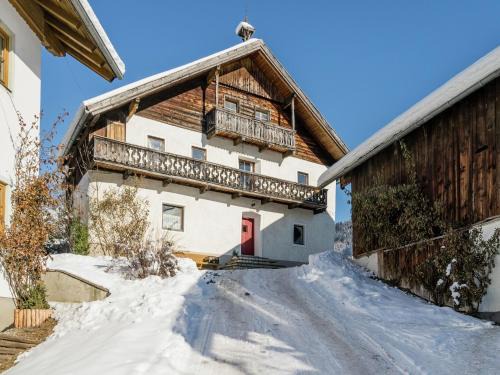 Maschl House | Farmhouse in St Johann with Sauna & Garden