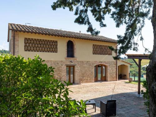 Lucardo House | Farmhouse in Tuscany with Pool & Vineyard View