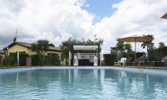 Marta Other | Farmhouse "Life is beautiful," surrounded by greenery and one km from the center of Marta.