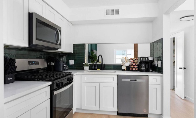 South Lamar House | Fast Wifi Desks SoCo DT Zilker -Pet