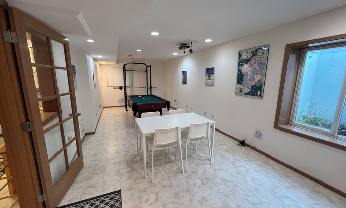 Point Roberts House | Fast Wifi - Guest Suite Separate Entrance