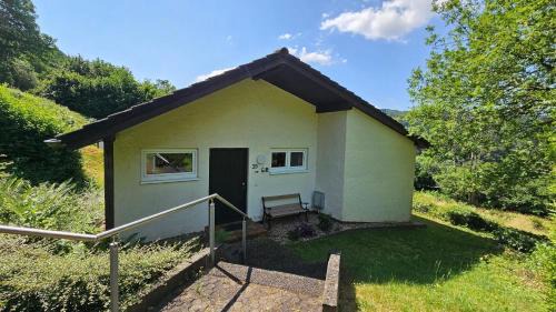 Biersdorf am See House | Ferienhaus mit Garten im Naturpark Südeifel