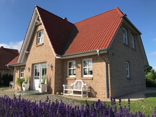 Rosenhagen House | Ferienhaus " Strandhus " an der Ostsee, Sauna, Kamin, Strandkorb, free W-LAN by SEASIDE