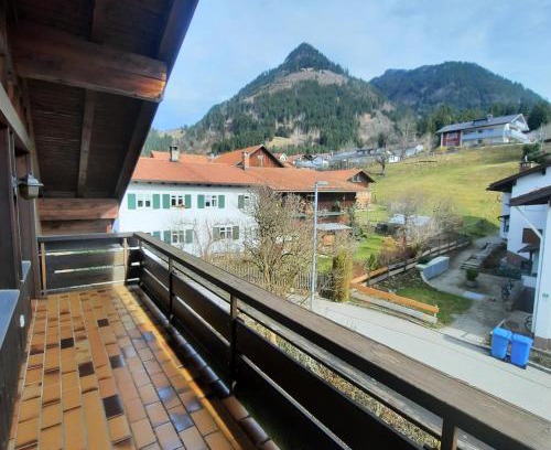 Burgberg Apartment | Ferienwohnung Hörnleblick