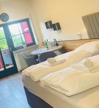 Bad Griesbach-Therme Apartment | FeWo 13 - Appartement im Rottalblick - Elegant und ruhig wohnen, Tiere willkommen, Bademantelgang zur Therme, TV, Boxspringbett, Balkon inkl Garage u Kurtaxe