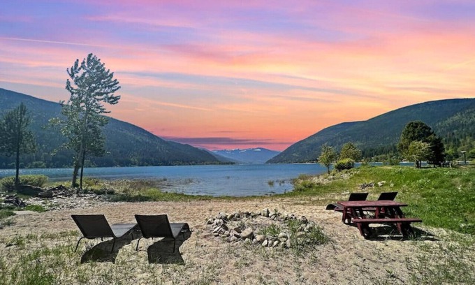 Nelson House | Fiddlers Green Lake Home