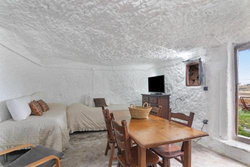 La Solana Apartment | Finca With Cave Trekking Trails