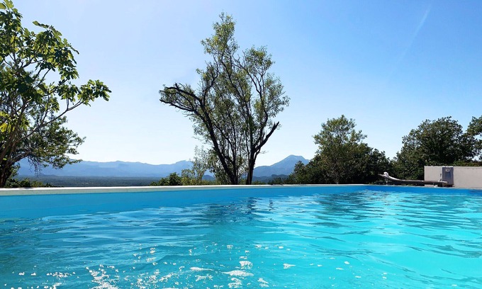 Sestanovac House | Finca with mountain views