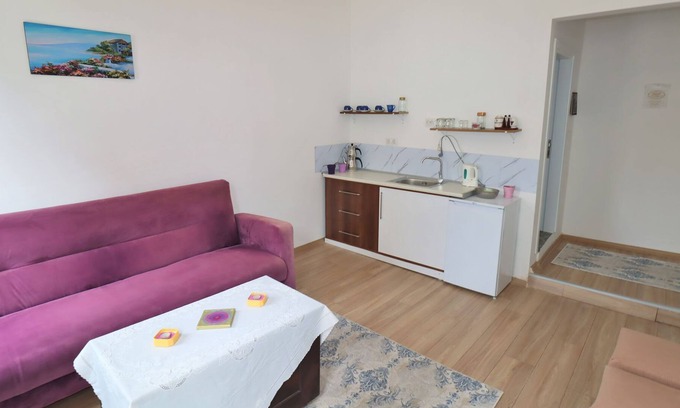 Kusadasi Apartment | Fine apartment in the center of Kusadasi. 2 minutes walk to the beach. pure nostalgia