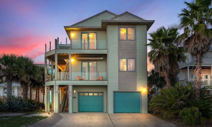 Sea Shore Village House | Fire Pit Evenings, Gulf Breezes * Perfect Fall Retreat