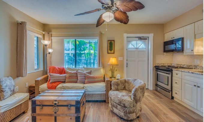 Bay Esplanade House | Five Palms Suite 104 - Daily - Weekly - Monthly