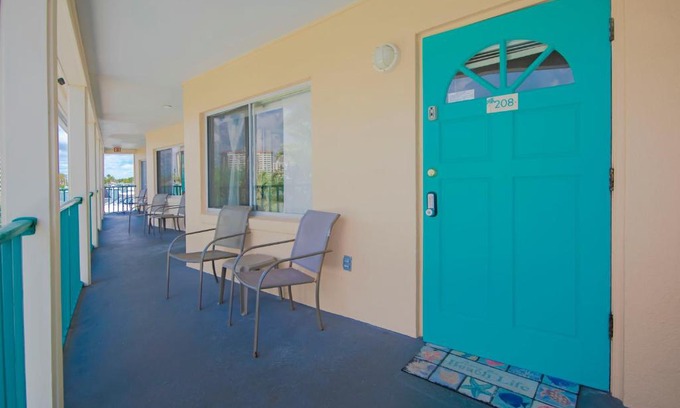 Bay Esplanade House | Five Palms Suite 208 - Daily - Weekly - Monthly