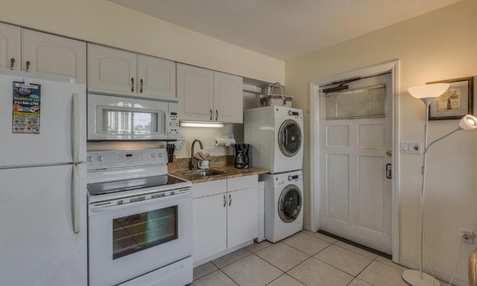 Bay Esplanade House | Five Palms Suite 210 - Daily - Weekly - Monthly