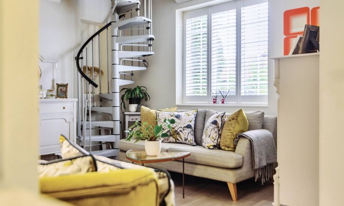 Bushey Bed & Breakfast | FLINT COTTAGE B&B