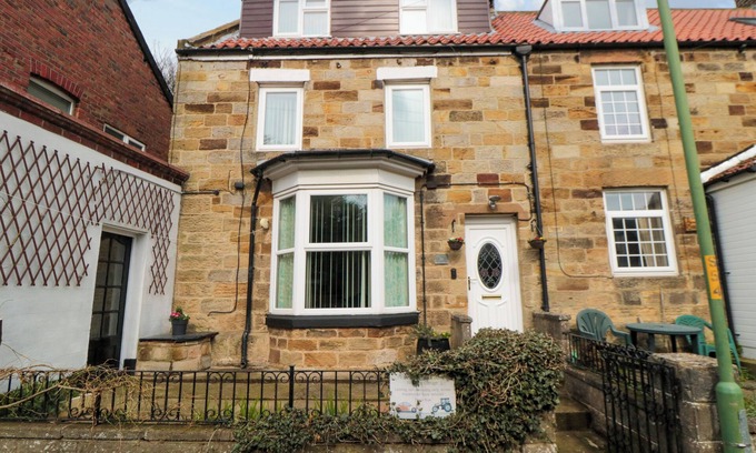 Hinderwell Cottage | FLORENCE COTTAGE, pet friendly, country holiday cottage in Hinderwell