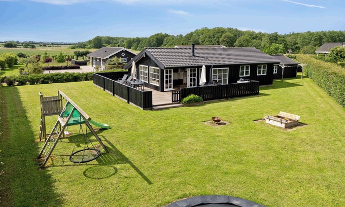 Flovt Strand House | Flovt Beach – Peace and private garden