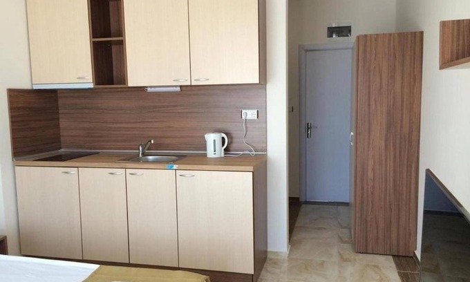 Sunny Beach House | Flower Street Provides Accommodations With Free Wifi, air Conditioning