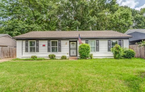 Memphis House | Flowering Peach Stayhouse