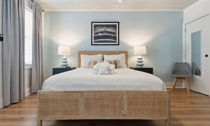 Folly Beach Hotel | Folliday Inn - Room 23 - The Continental, Large Pool, Pet Friendly