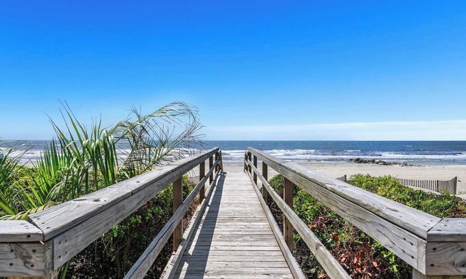 Folly Beach House | Folly Beach Front Escape - Newly Renovated!