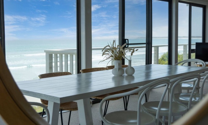 Port Fairy House | For multiple families offering beach access and plenty of room