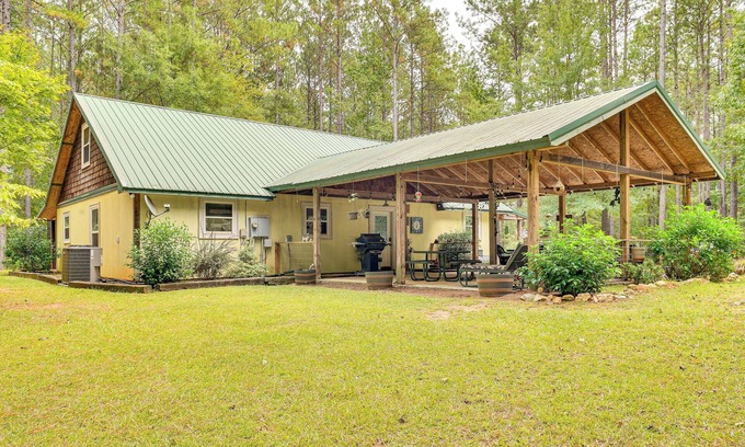 Eatonton House | Forested Family Hideaway Near Lake Sinclair!