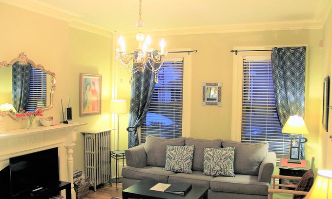Highland Park Apartment | *Fort Hill Inn-Boston* Cozy, L@@K Comfortable, Studio/Suite..Minutes to Center!