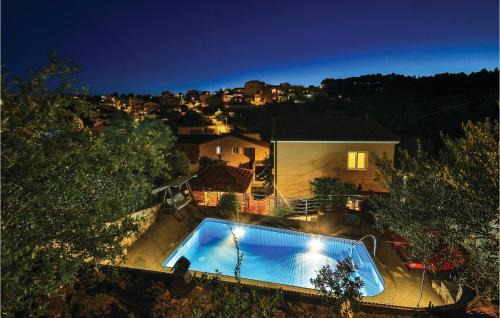 Businci House | Four-Bedroom Holiday Home In Okrug Gornji